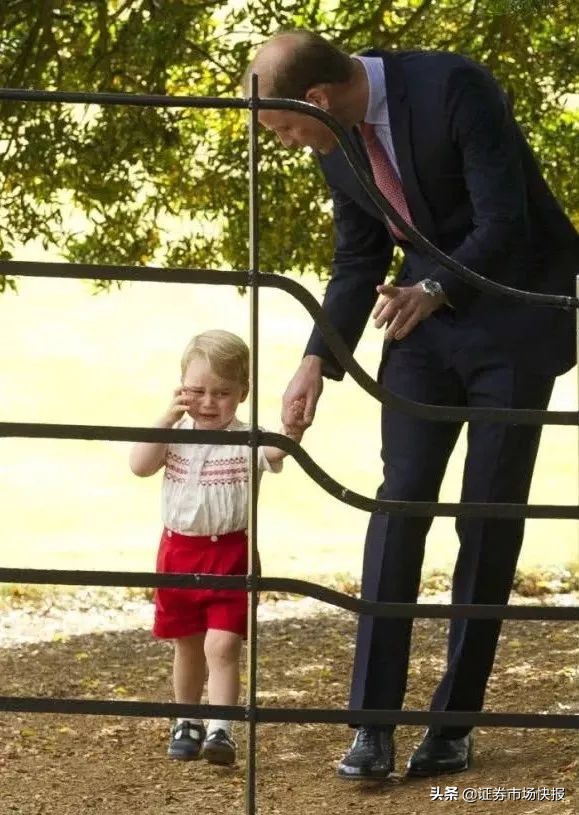 英国乔治小王子和女王,英国乔治小王子为什么不是继承人