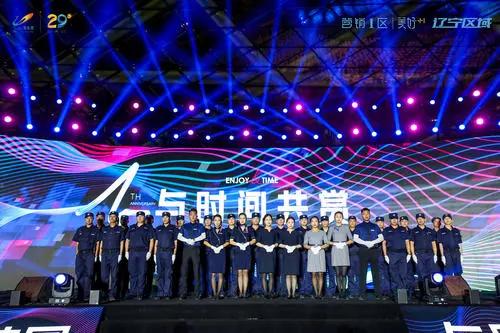 凤凰无人机演出视频,凤凰展翅无人机