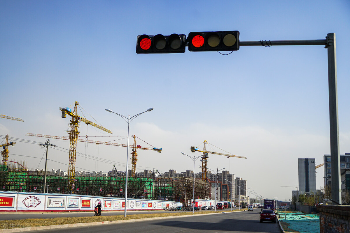 怎么避免开车违法的现象,怎么样避免驾车闯红灯