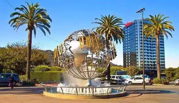 从IP到IP衍生品，主题乐园征服我们的那些“玩具”