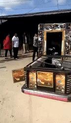 “付款后才上分,输50万后将关闭1小时”曼德勒游戏厅生意火爆