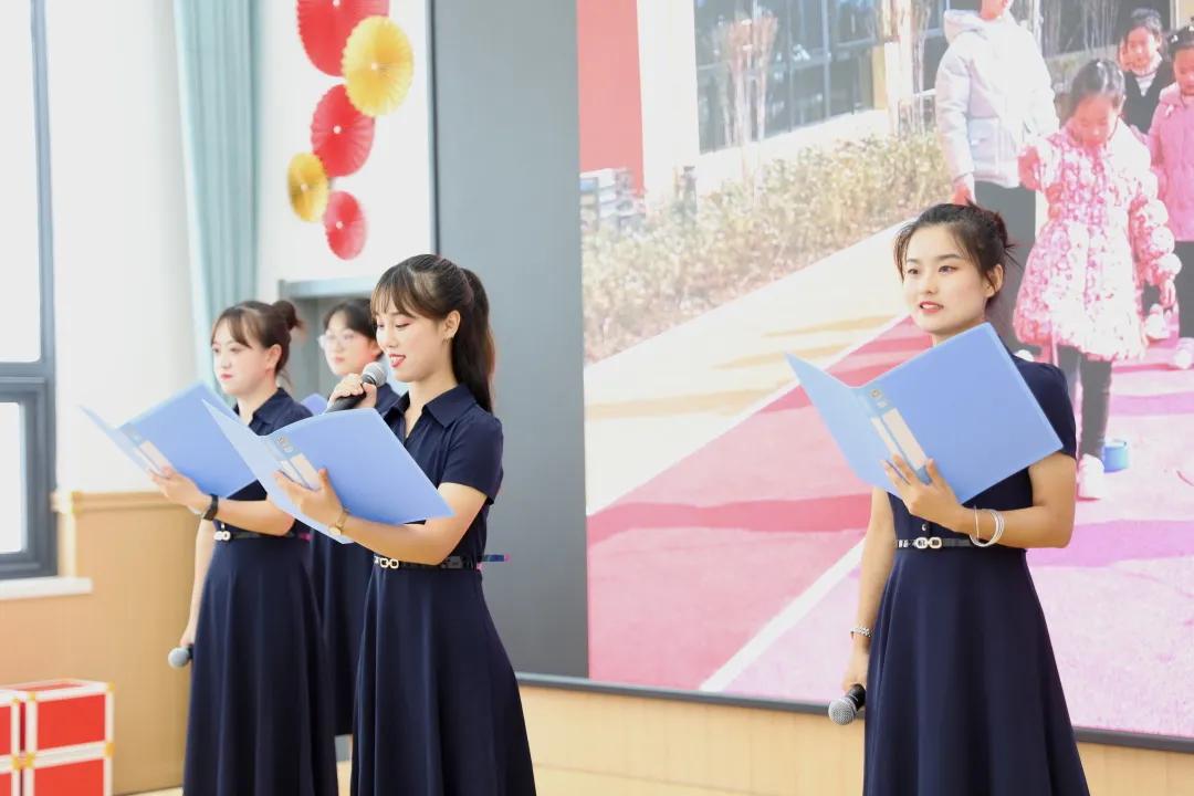 幼儿园老师小朋友表演庆祝七一,西安高新第五幼儿园毕业典礼