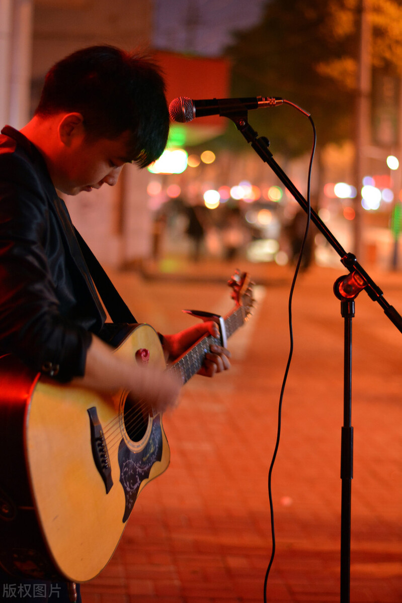 快速学会ktv歌曲,KTV怎么唱歌才好听快速入门教程