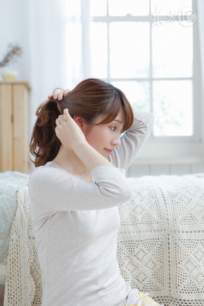 小说：同学请了个富二代，今晚想搞事？他转身就把黑老大喊来撑腰