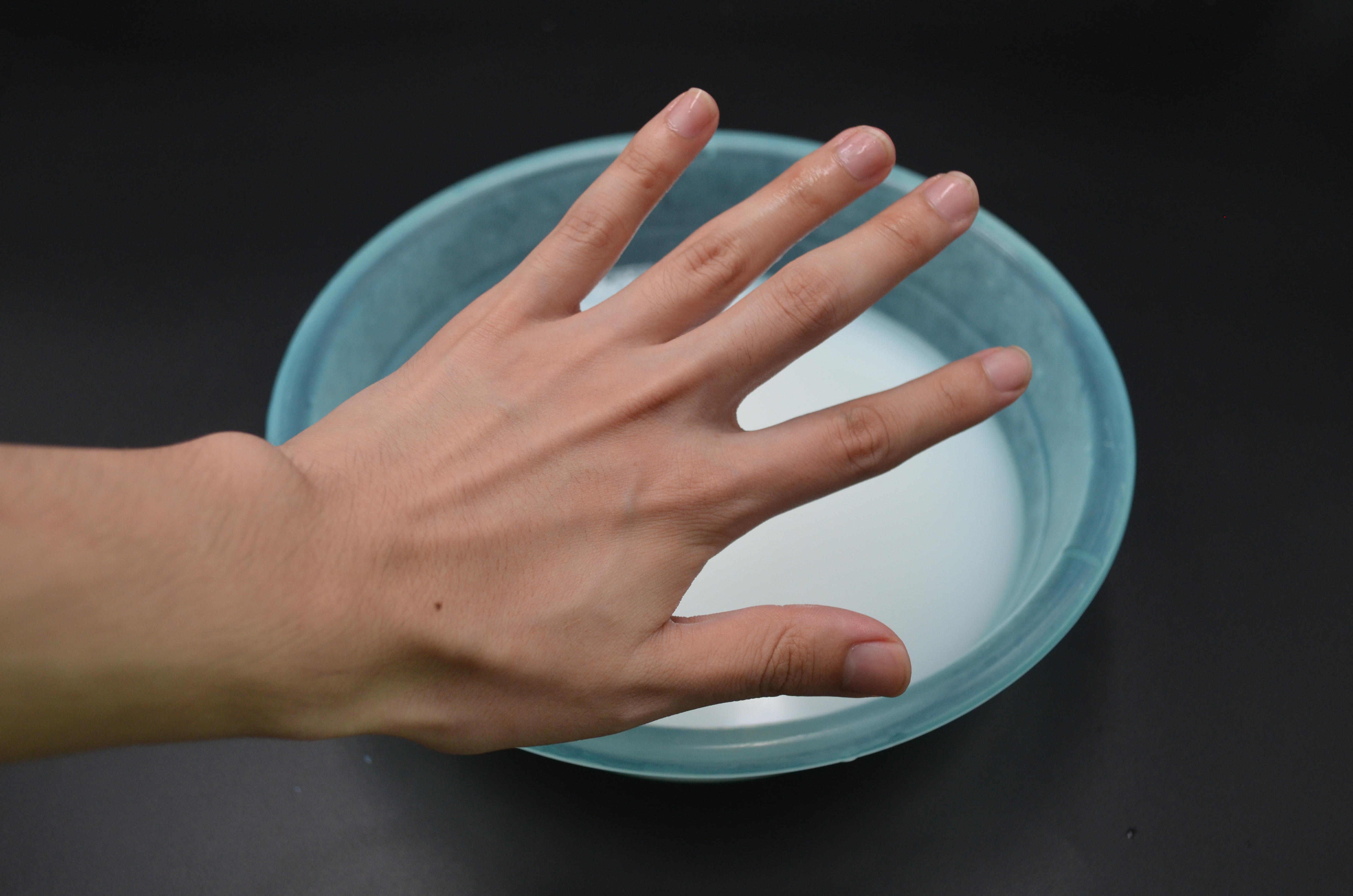 手粗糙怎么办教你一招就变好看,手部干燥怎么护理快速嫩白