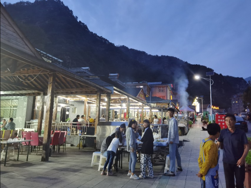 宿在驼梁，感受一种无忧的生活/郝贵云