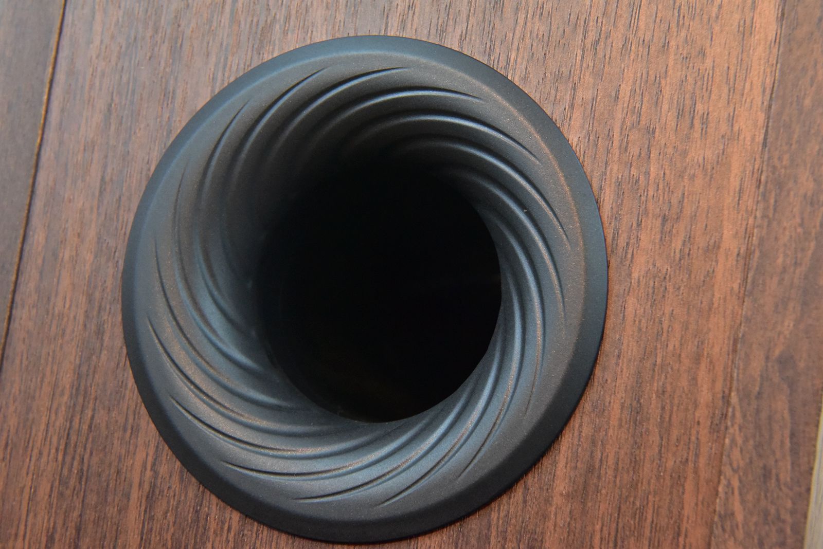 大众买得起的丹拿书架箱上手：仅靠技术细节就足以验明正身