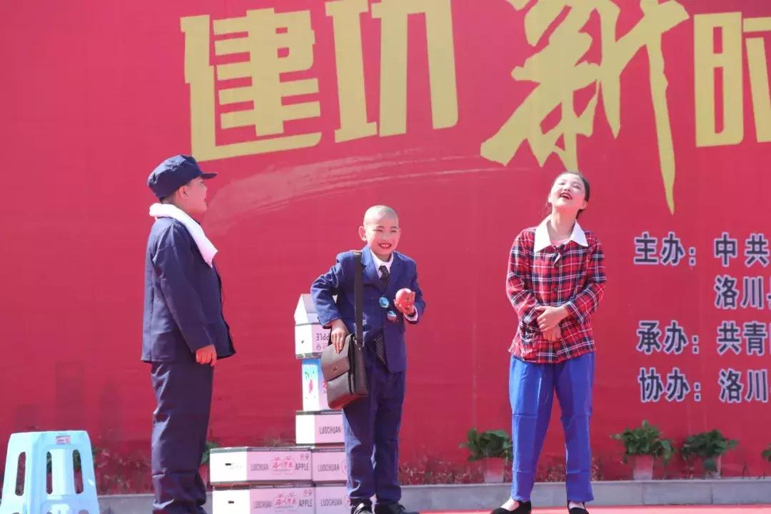 青春永向党建功新时代团日活动,青春心向党奋斗正当时入团仪式