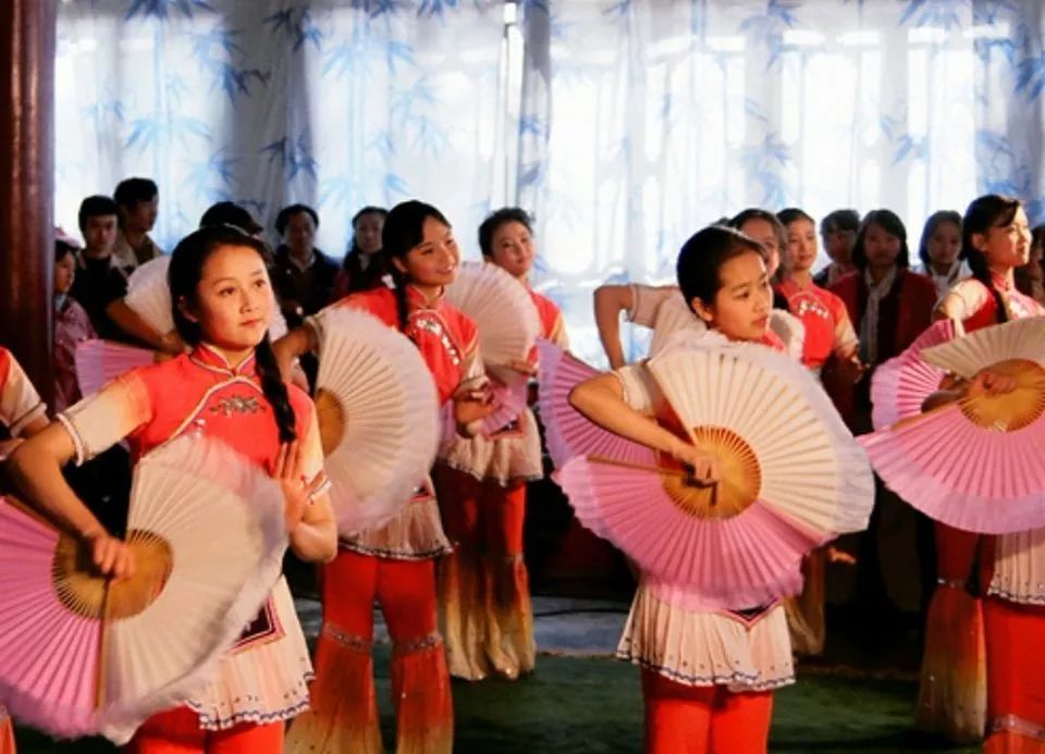 九张反映过年气氛的照片,百张罕见的过年老照片这才是年味