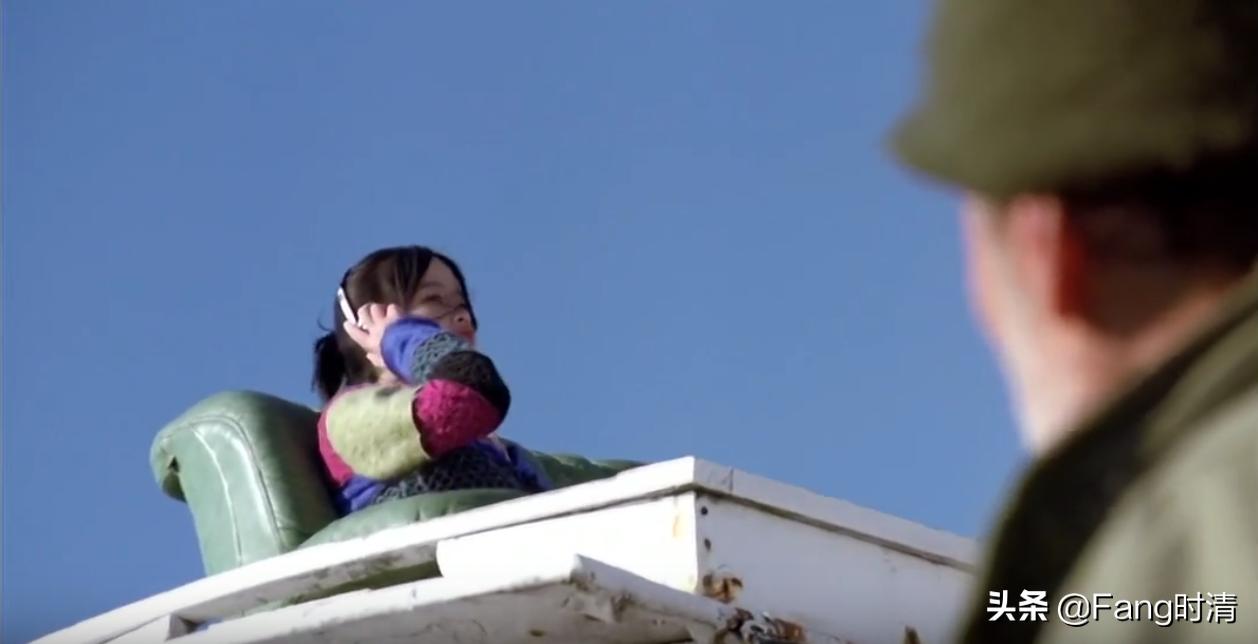 《弓》：一把射向少女腿边的箭，射出爱与欲望的挣扎