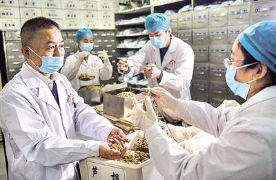 学中医要几年才能当医生,为什么要成为医务工作者