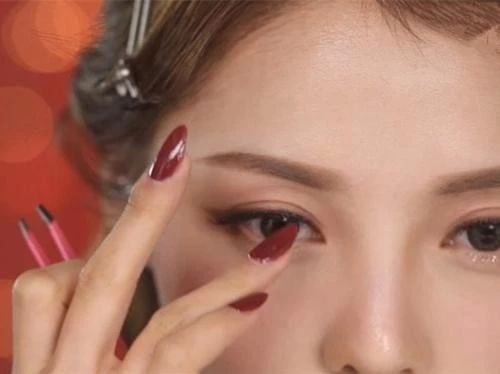 不会化圣诞妆？Pony大神来手把手教你