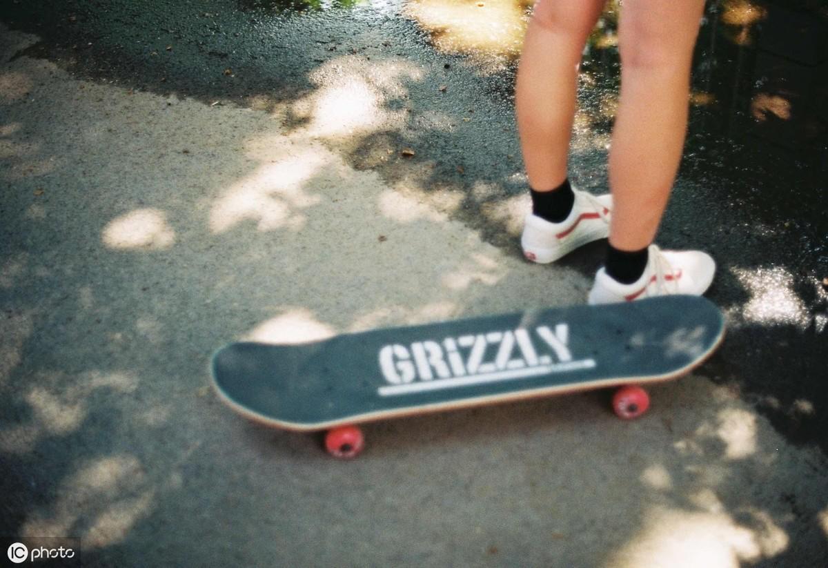 滑板初学者可以学的15个动作,滑板新手课堂