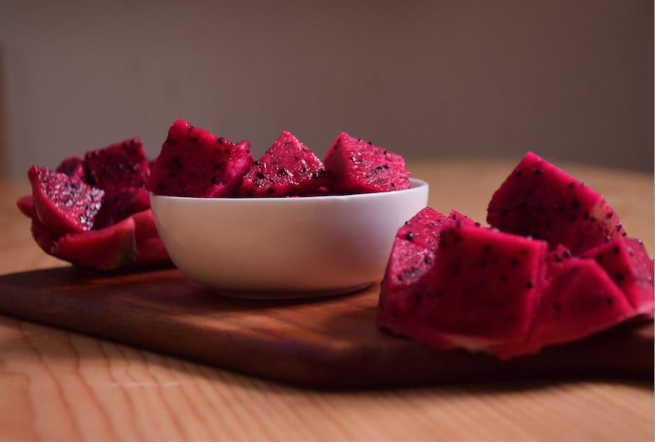 红色的火龙,红色的带刺的果子