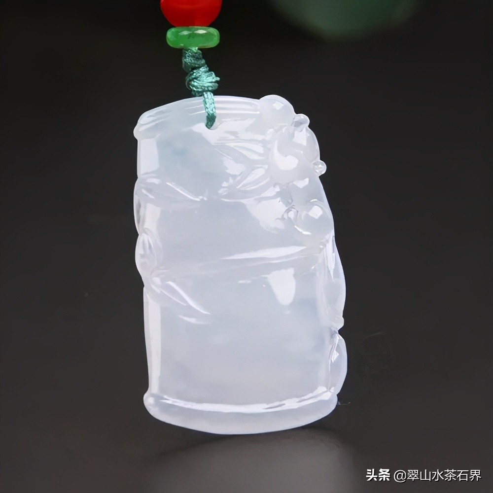 不同颜色翡翠含的元素,不同种类绿色的翡翠