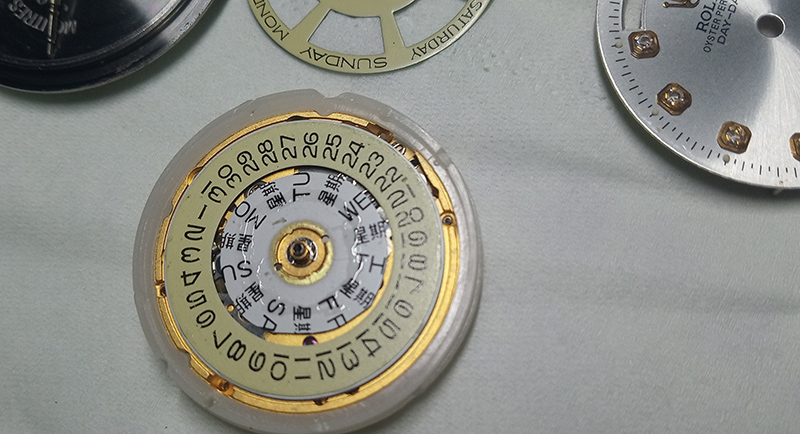 用什么工具可以把手表后盖打开,用简易工具撬手表后盖