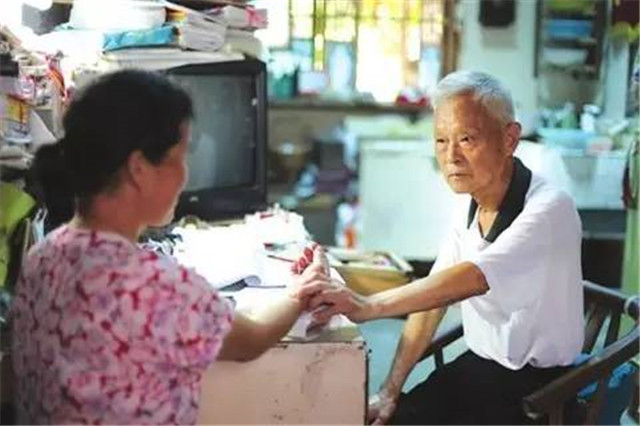 傻医生视频大全,傻医生秦均天