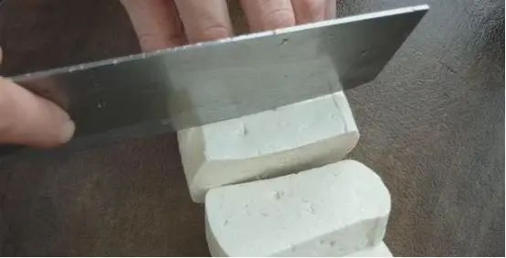 清炖草鱼汤豆腐怎么炖好吃又简单,郫县豆瓣酱炖草鱼豆腐的家常做法