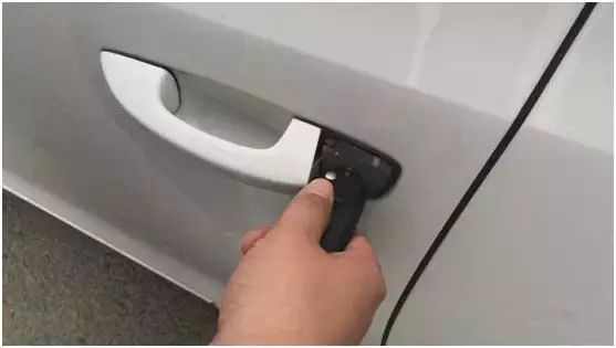 车钥匙没电了怎么办快速启动,车钥匙没电了怎么办