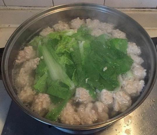 肉丸不散有弹性既好吃简单易学,肉丸怎么煮不容易散开
