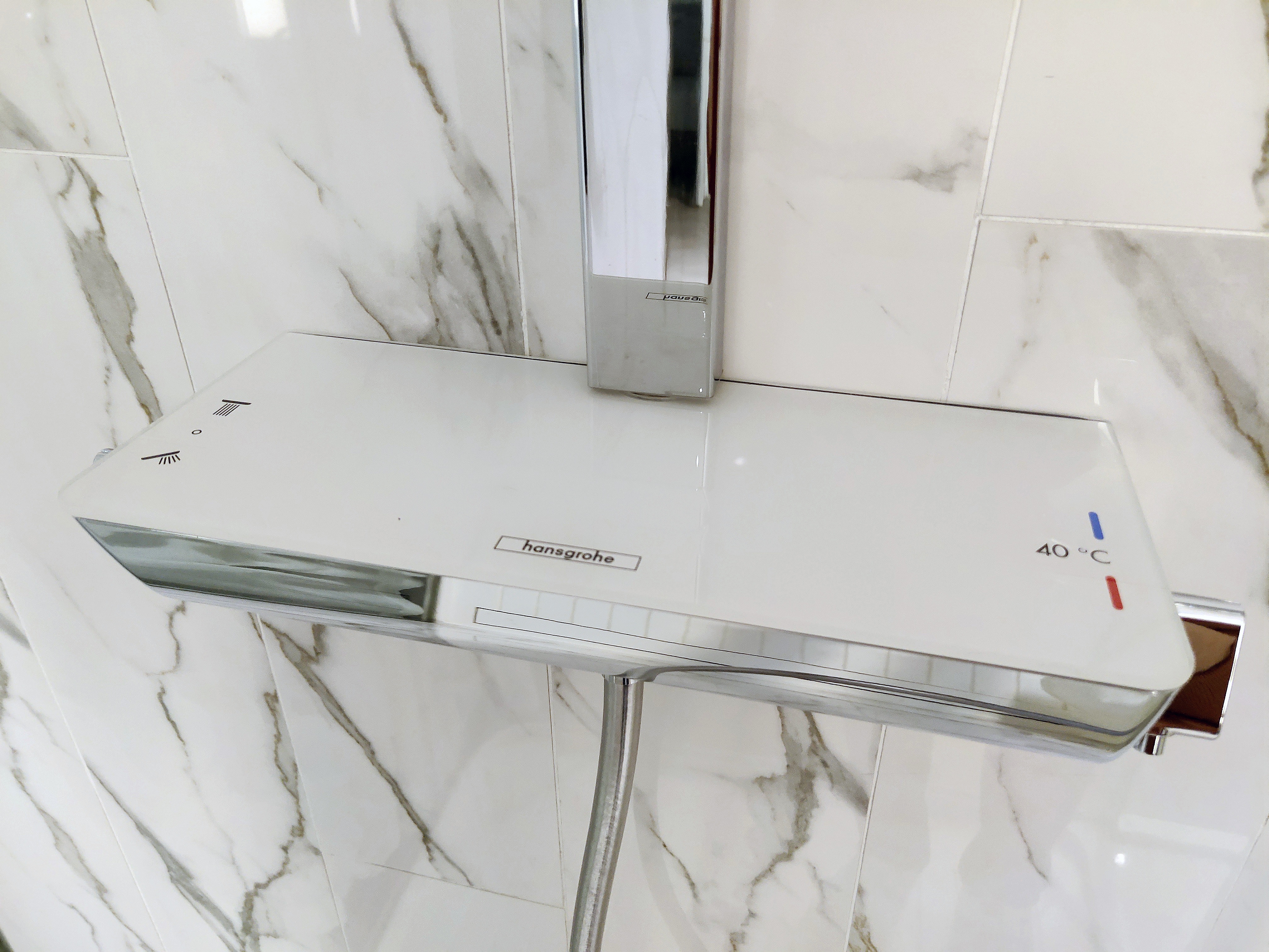 卫浴柜和浴缸哪个好用一些,卫浴选购