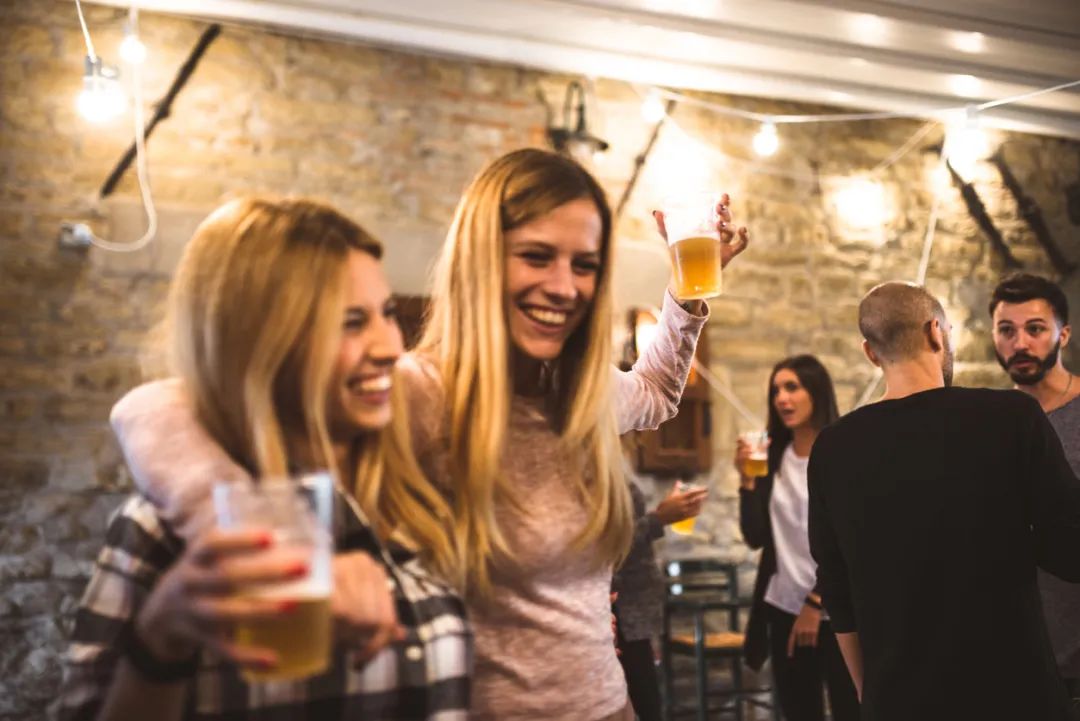 凯特王妃穿一身绿，让她放飞自我的岛国居然比重庆市还小