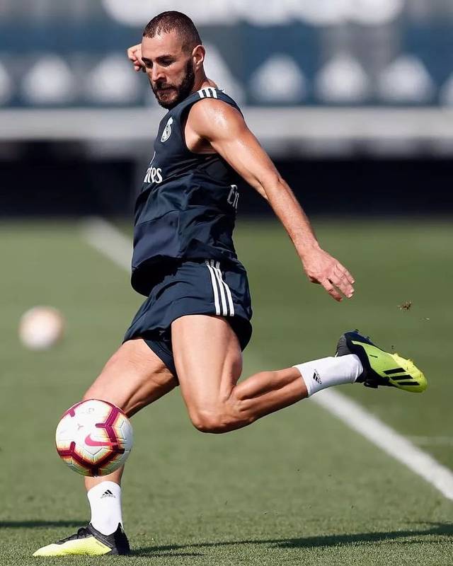 fm本泽马,姆巴佩本泽马双锋线