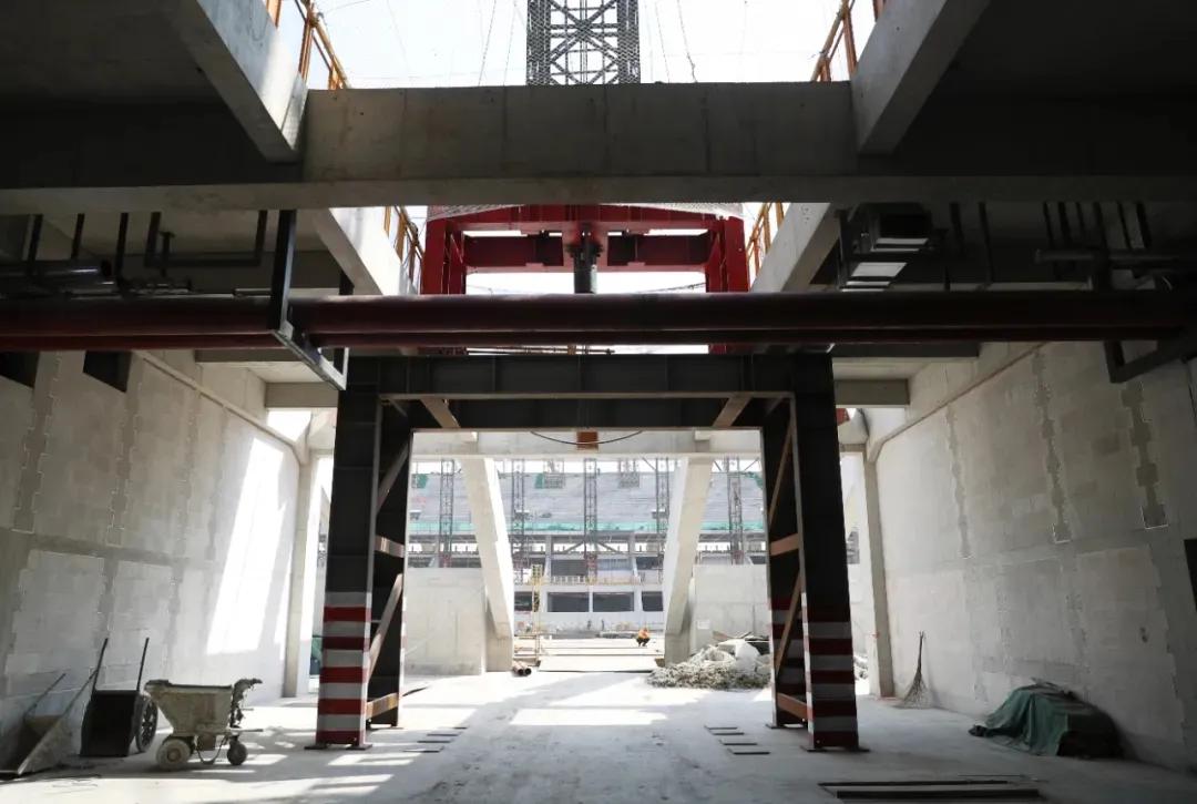 美呆！恒大“肉莲”新球场动工；感伦！上港工人球迷参与球场建设