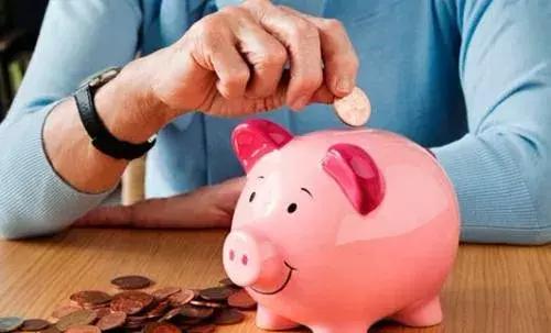 美女“股神”手把手教投资，“艳遇”还是“圈套”？