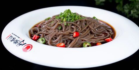 深夜嗨吃火鸡面,深夜嗨吃手摇奶茶