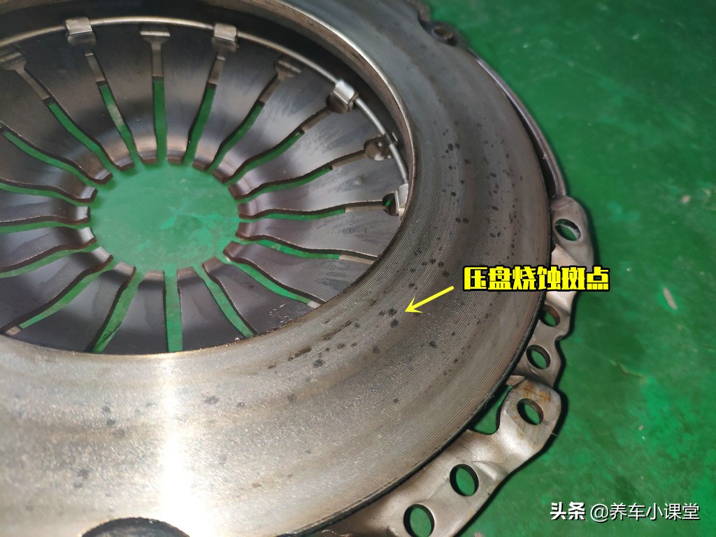 导致变速箱离合片磨损的原因,变速箱漏油该不该换变速箱油