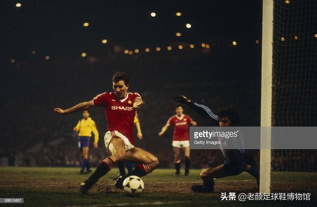 英格兰第一铁汉，骨折踢完比赛，40年前战胜曾国足，爱穿牛逼鞋