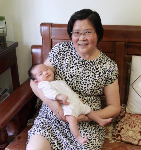 小姑子让我给她买东西,小姑子让帮他买东西这钱该不该收