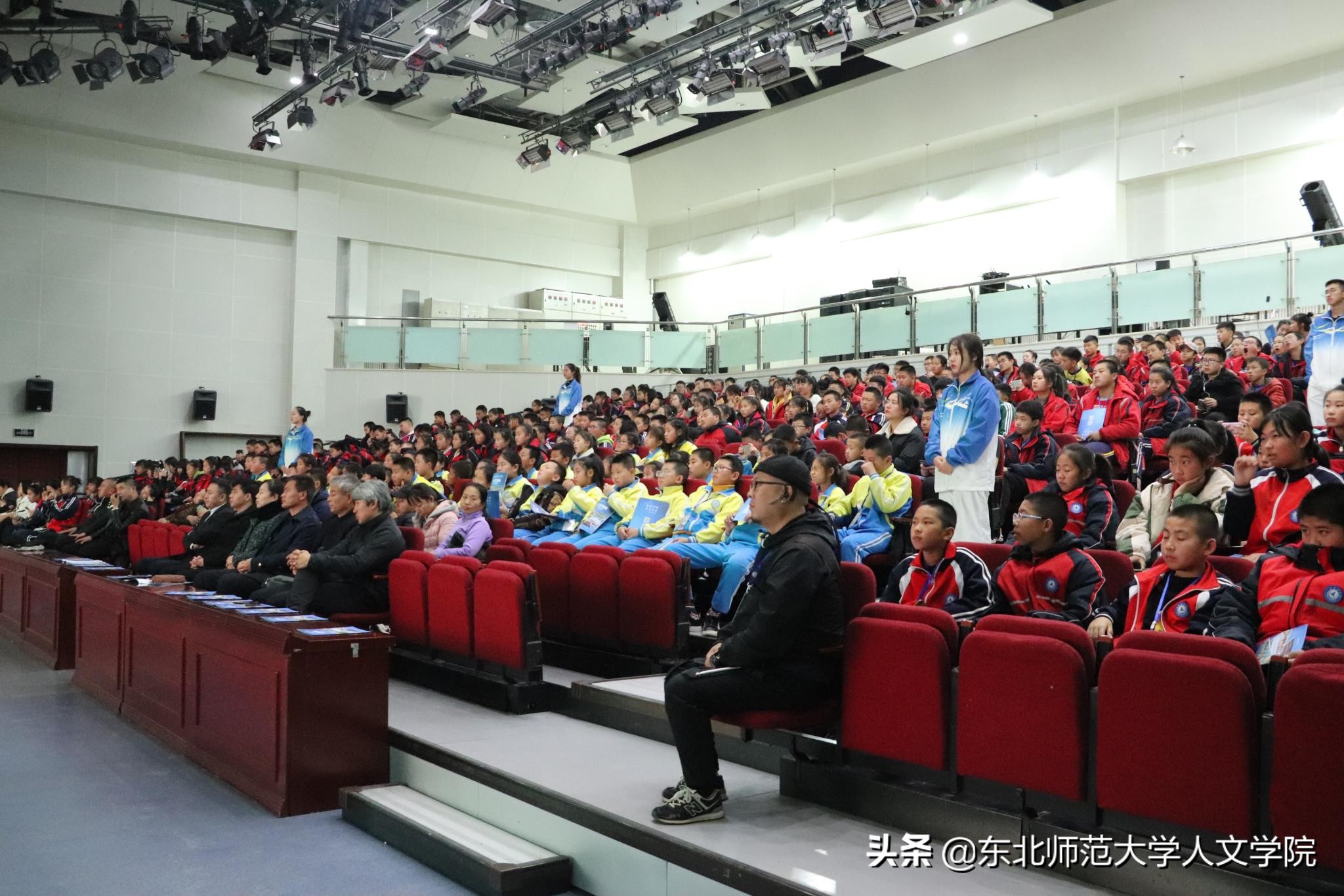 涓滃笀浜烘枃瀛︽牎瑙嗛,涓滃笀浜烘枃杩庢柊鏅氫細