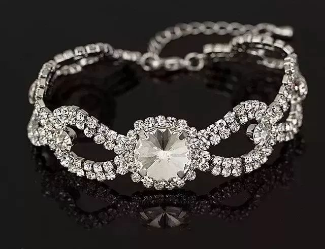 本命年右手戴什么水晶,本命年要戴什么在手上