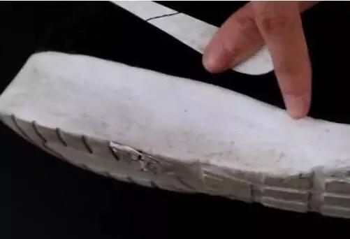 鞋子的白边容易弄脏怎么有效清洗,鞋子的白边脏了怎么刷白