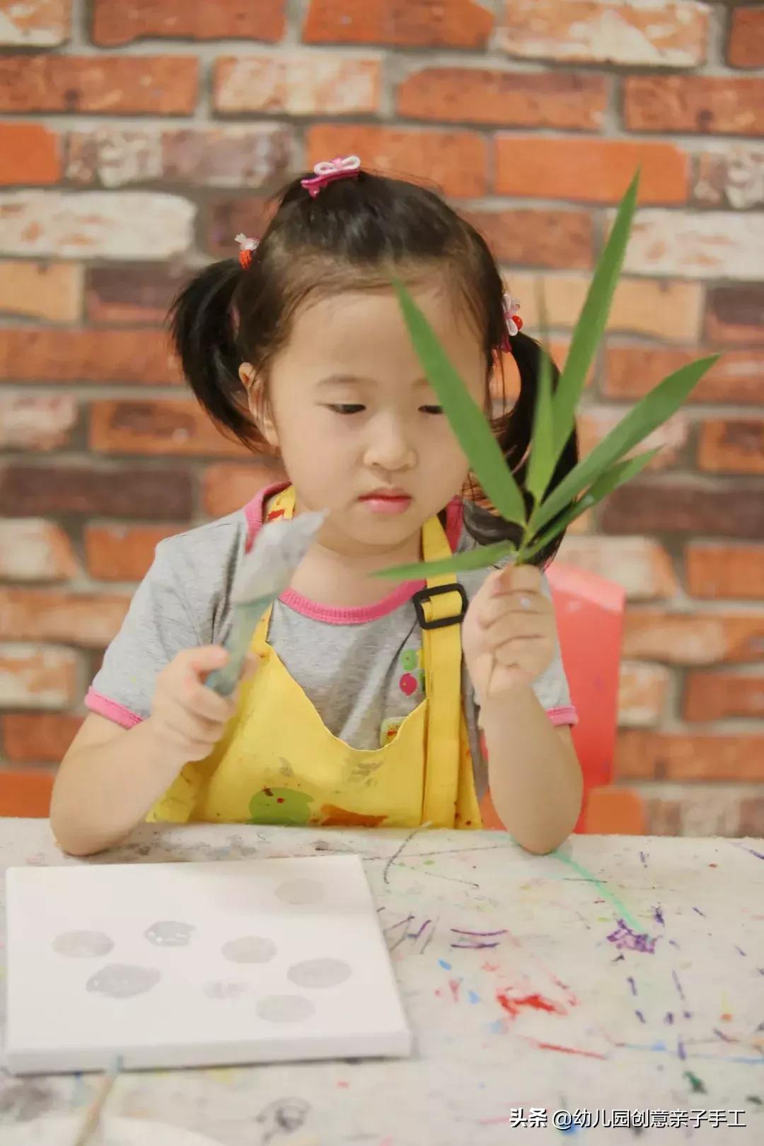 小班美工塑料袋拓印画教案,植物拓印创意教程视频