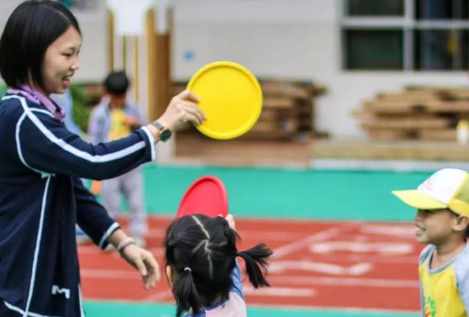 刚满两岁的宝宝上幼儿园合适吗,孩子几岁上幼儿园和一年级