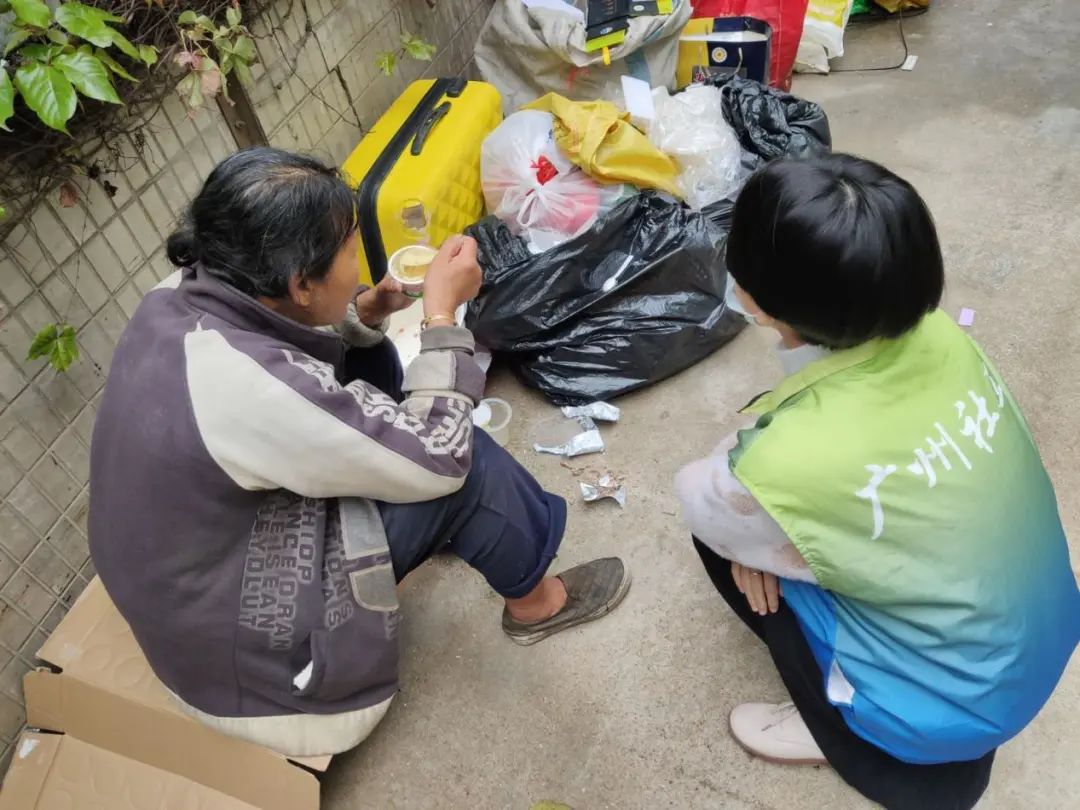 居民家全是垃圾蟑螂怎么解决,囤积垃圾怎么治