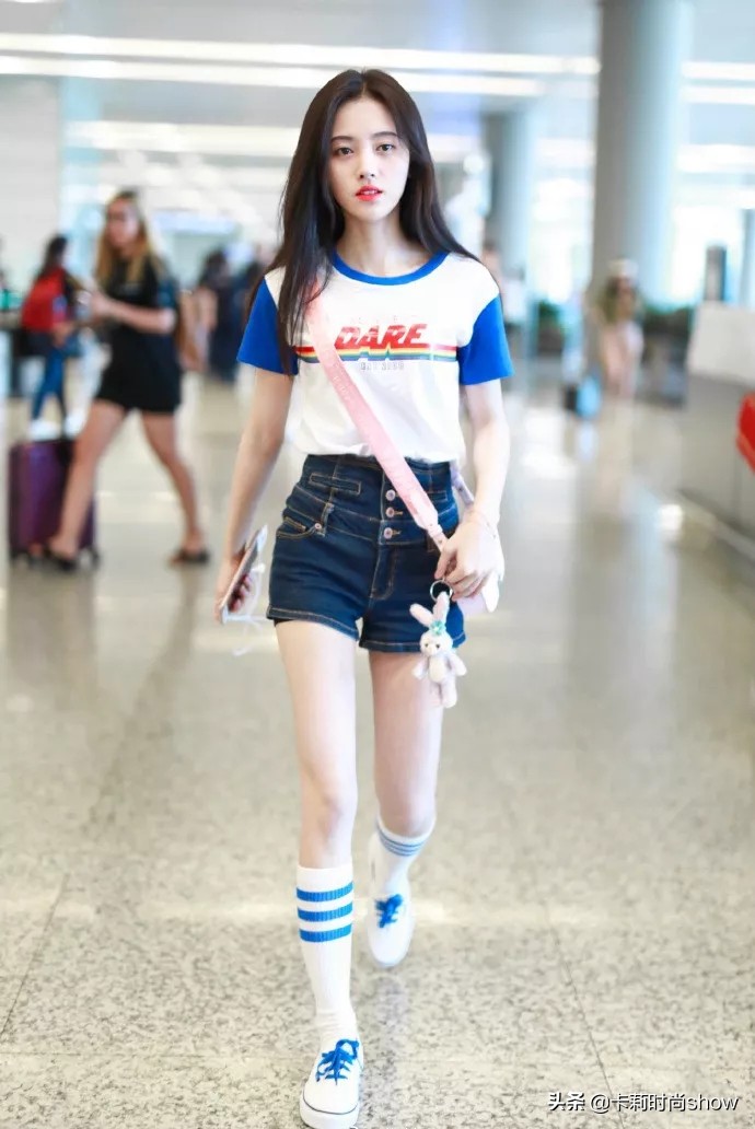 鞠婧祎穿白衣服配超短牛仔裤,鞠婧祎可外穿的安全裤