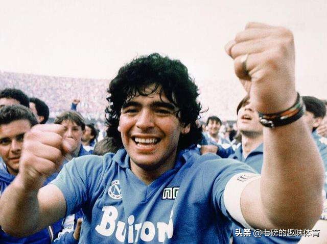 为什么只有贝利和马拉多纳是球王,马拉多在巴萨是球王了吗