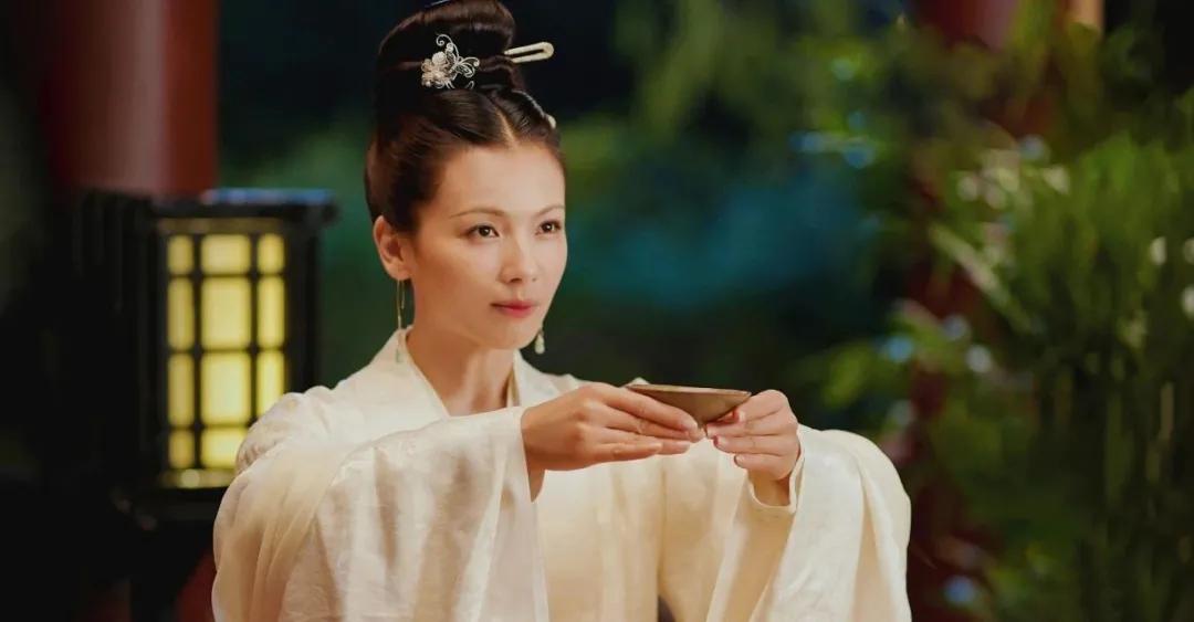 她这段有争议的沐浴戏，意味着什么