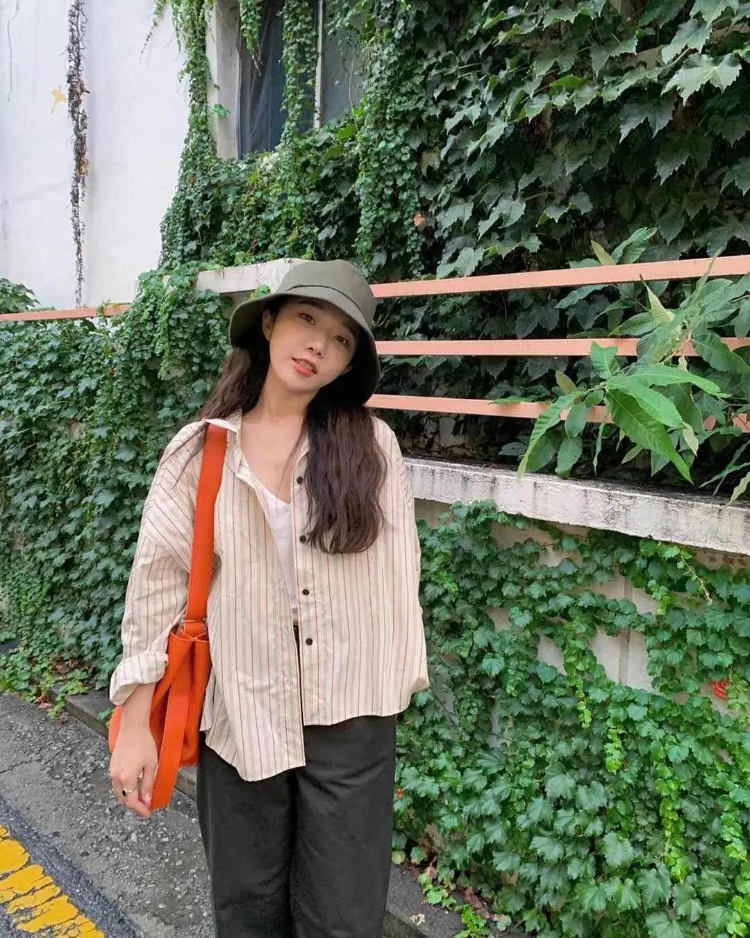 什么样的脸型适合什么样的领口,衬衫大领口好看还是小领口好看