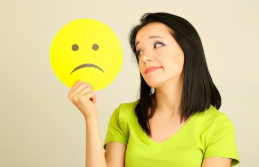 女人来大姨妈脾气就会暴躁吗,来大姨妈前几天脾气特别暴躁