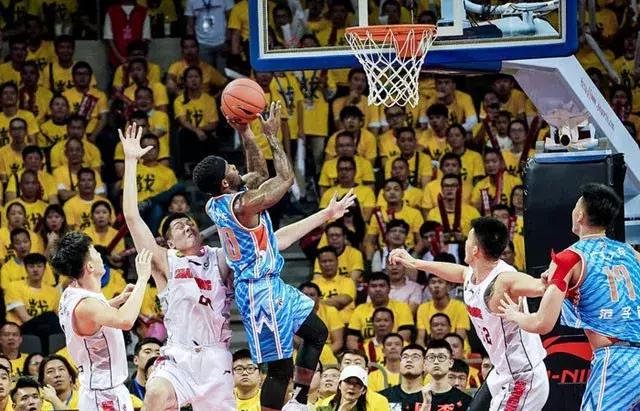 输球可以理解，但*疆新**为何会遭遇一场惨败？杨毅一番话一语中的