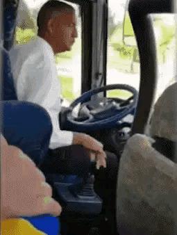 老爸叫我把谷子装进袋里，结果我玩游戏忘了！现在该怎么办？