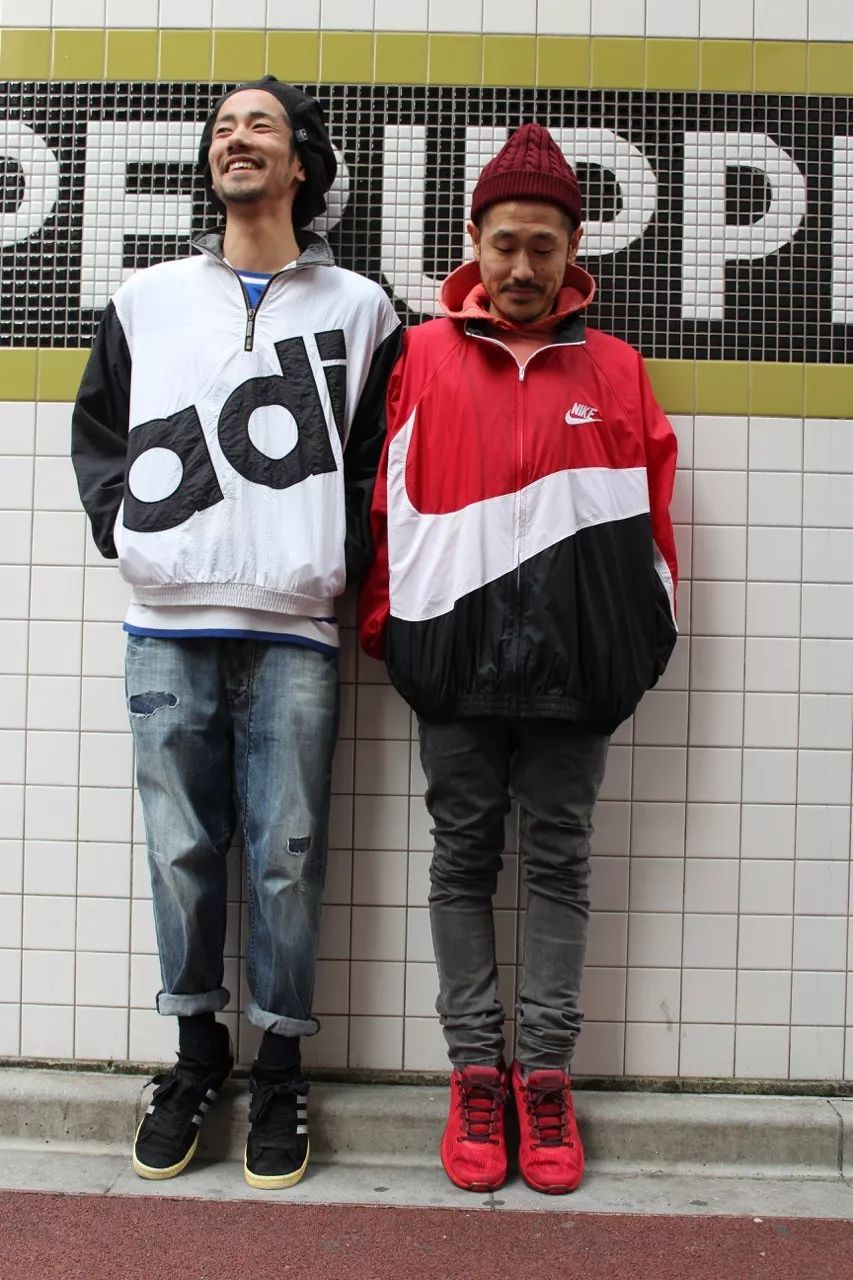 只有nike才有倒钩吗,为什么现在的耐克有4个勾