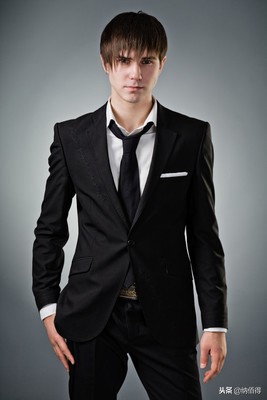 西装也有高级定制从面料到剪裁,两个步骤教你选对定制西装面料