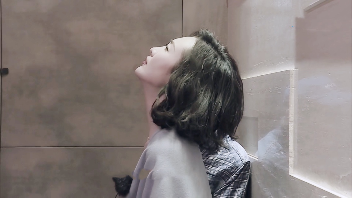 王鸥和她都是单亲，1个仅自己出镜，1个却带着“温太医”和准继父