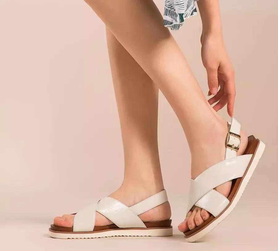 宽胖脚凉鞋好看,四十岁女人大宽脚适合啥凉鞋